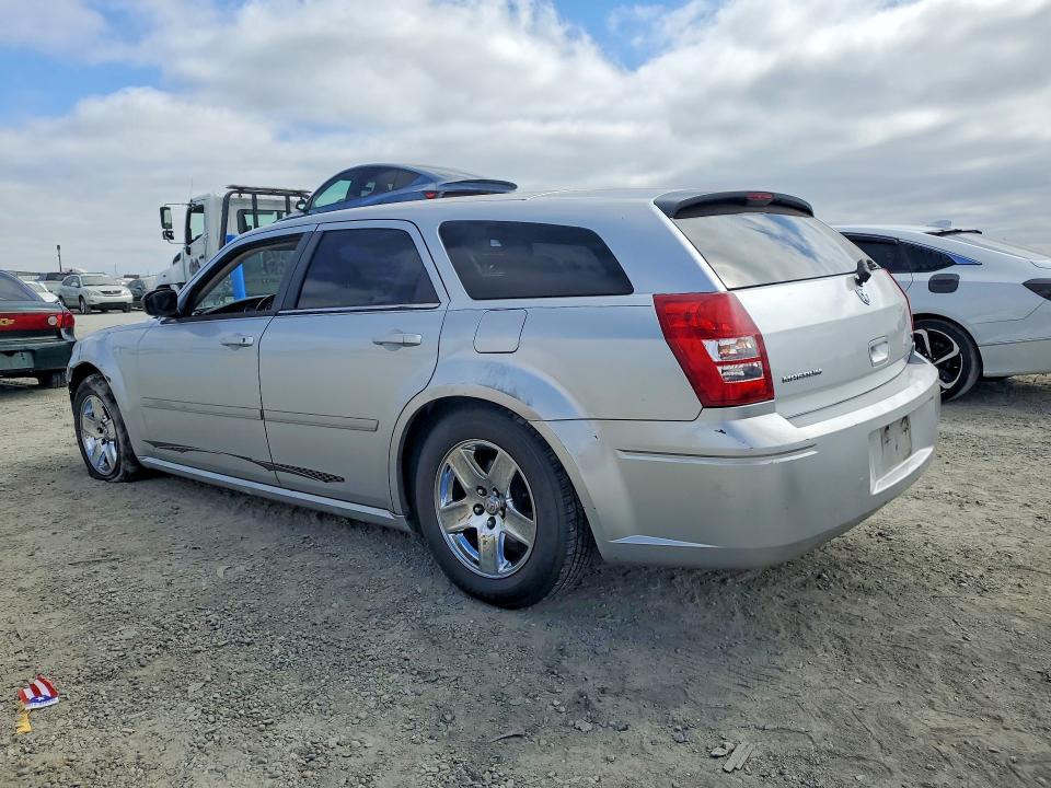 Photo 2 from auction – 2005 DODGE MAGNUM with VIN 2D4FV48V55H123690