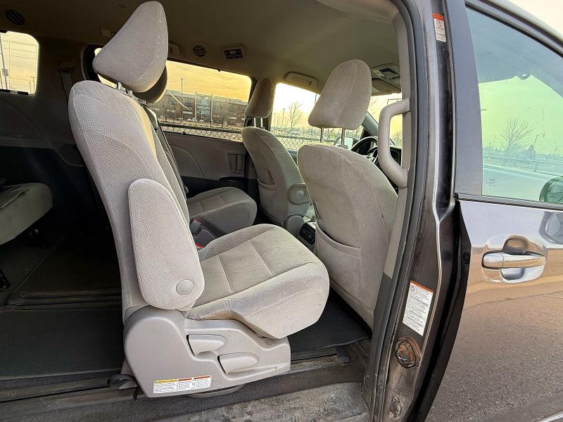 Photo 6 from auction – 2018 TOYOTA SIENNA with VIN 5TDKZ3DC1JS925096