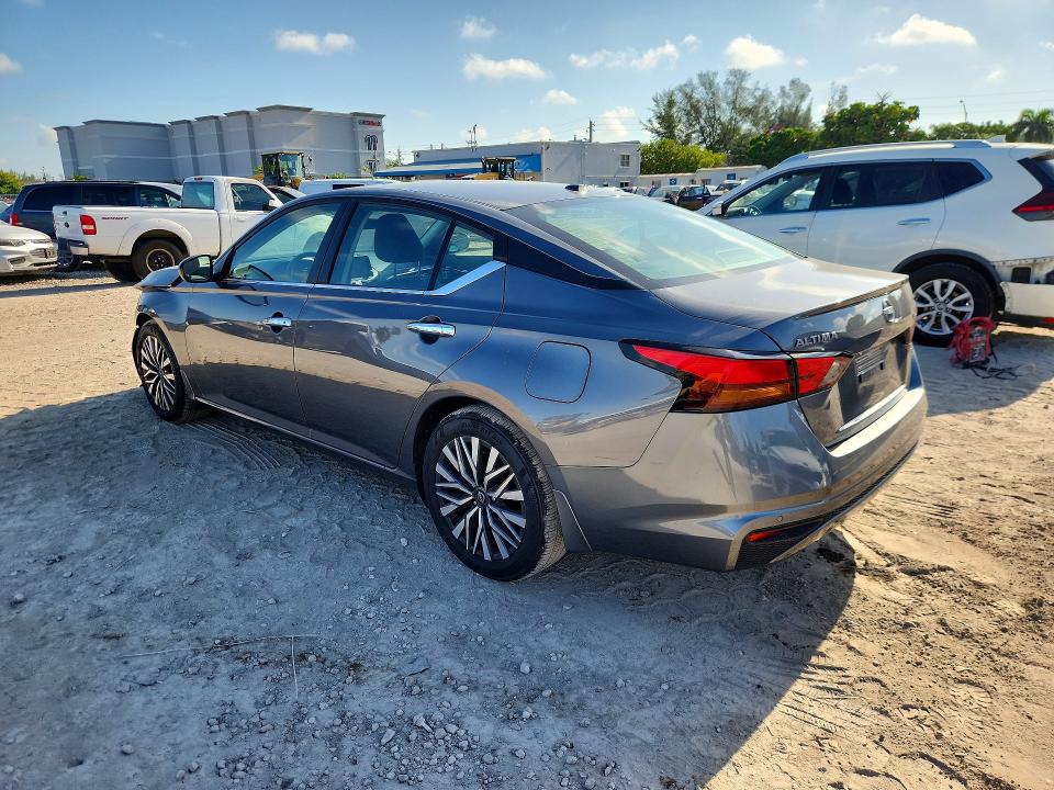 Photo 2 from auction – 2025 NISSAN ALTIMA with VIN 1N4BL4DV2SN393119