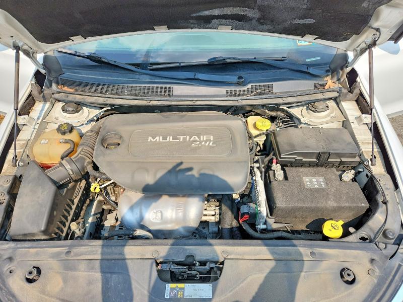 Photo 11 from auction – 2015 CHRYSLER 200 with VIN 1C3CCCCB0FN569059