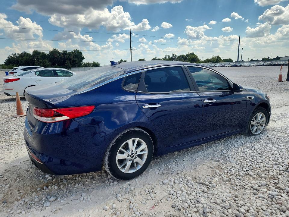 Foto 3 de la subasta – 2018 KIA OPTIMA con VIN 5XXGT4L31JG226275