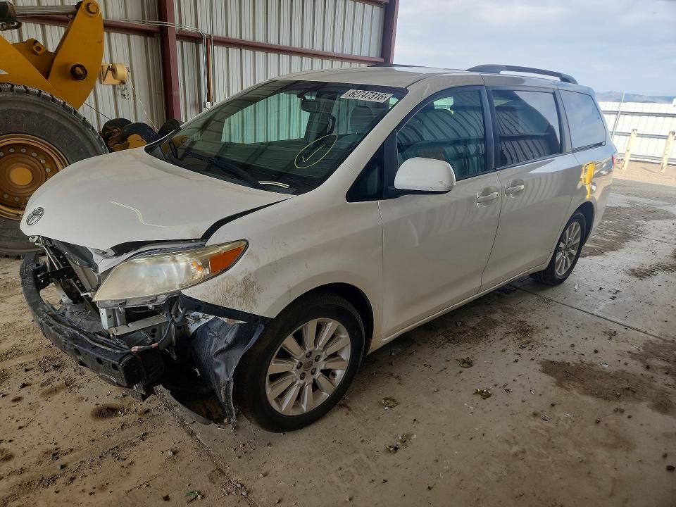 TOYOTA SIENNA 2015 with VIN 5TDJK3DC9FS117375 - Photo from auction