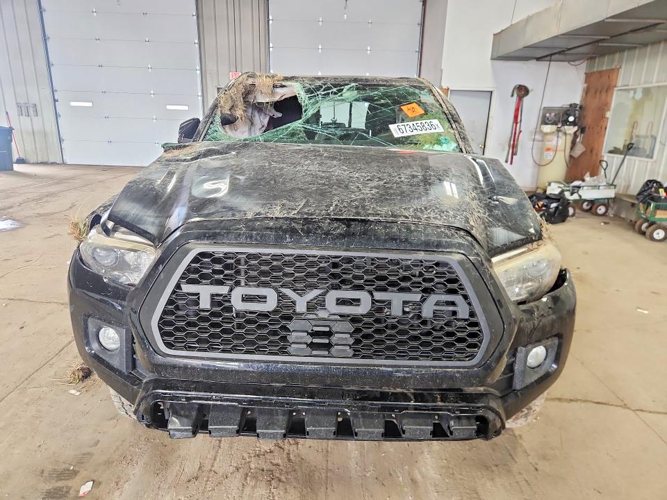Photo 5 from auction – 2016 TOYOTA TACOMA with VIN 5TFCZ5AN0GX040199