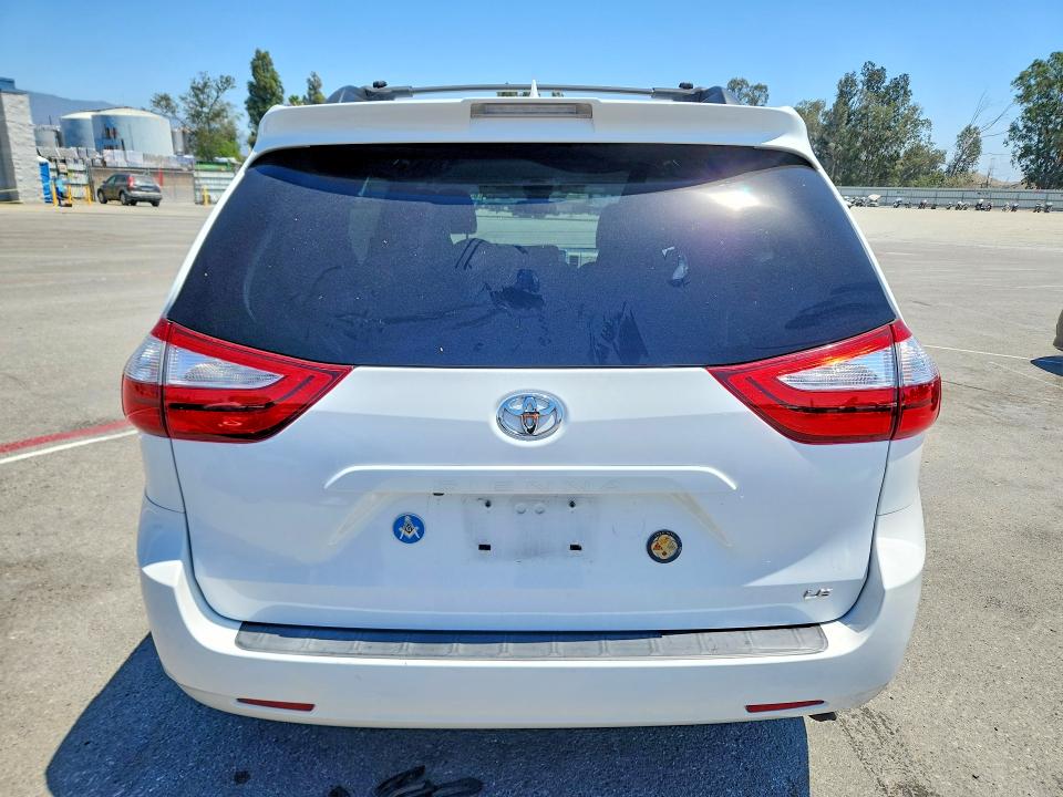 Photo 6 from auction – 2018 TOYOTA SIENNA with VIN 5TDKZ3DC4JS908082