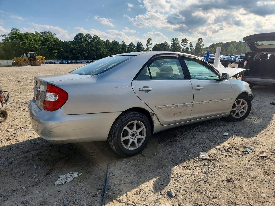 Photo 3 from auction – 2004 TOYOTA CAMRY with VIN 4T1BE32K04U853907