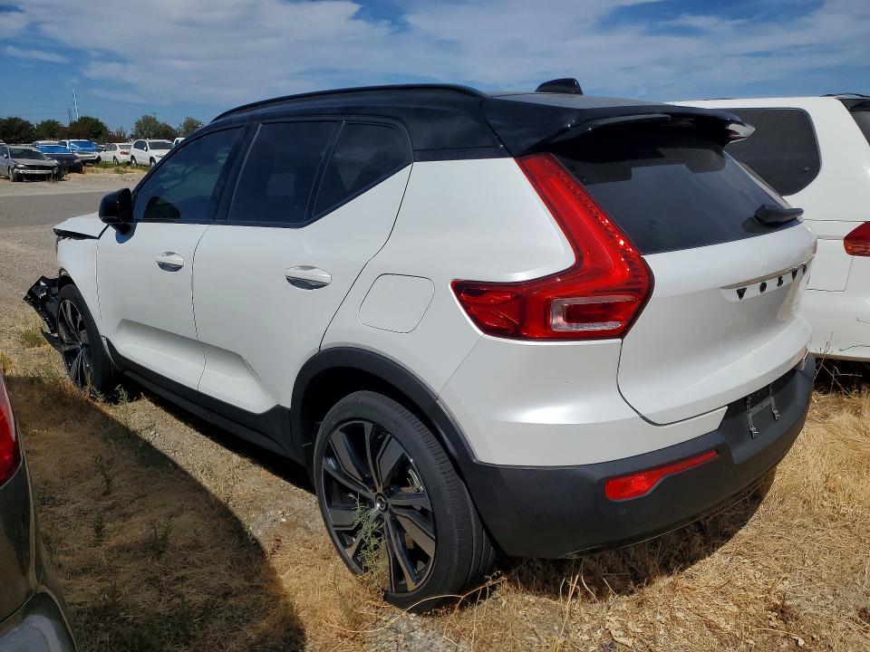 Photo 2 from auction – 2021 VOLVO XC40 with VIN YV4ED3UR5M2583953