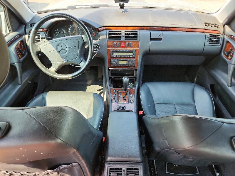 Photo 8 from auction – 1999 MERCEDES-BENZ E with VIN WDBJF65HXXA918247