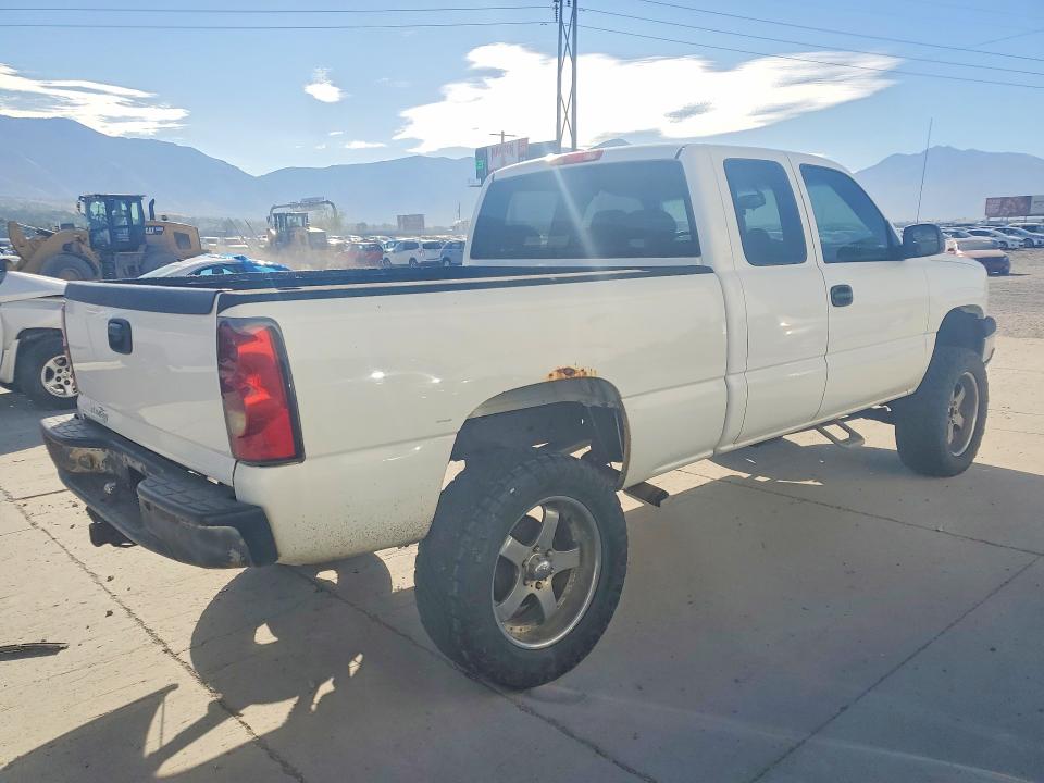 Photo 3 from auction – 2005 CHEVROLET SILVERADO with VIN 1GCEK19V95E175670