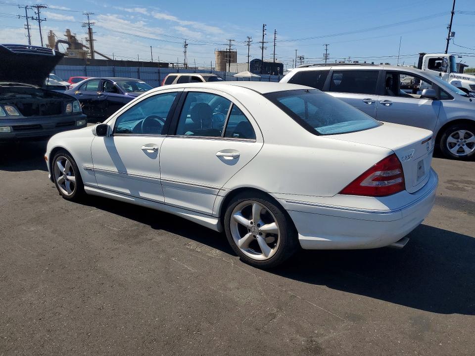 Photo 2 from auction – 2005 MERCEDES-BENZ C with VIN WDBRF40J55A707956
