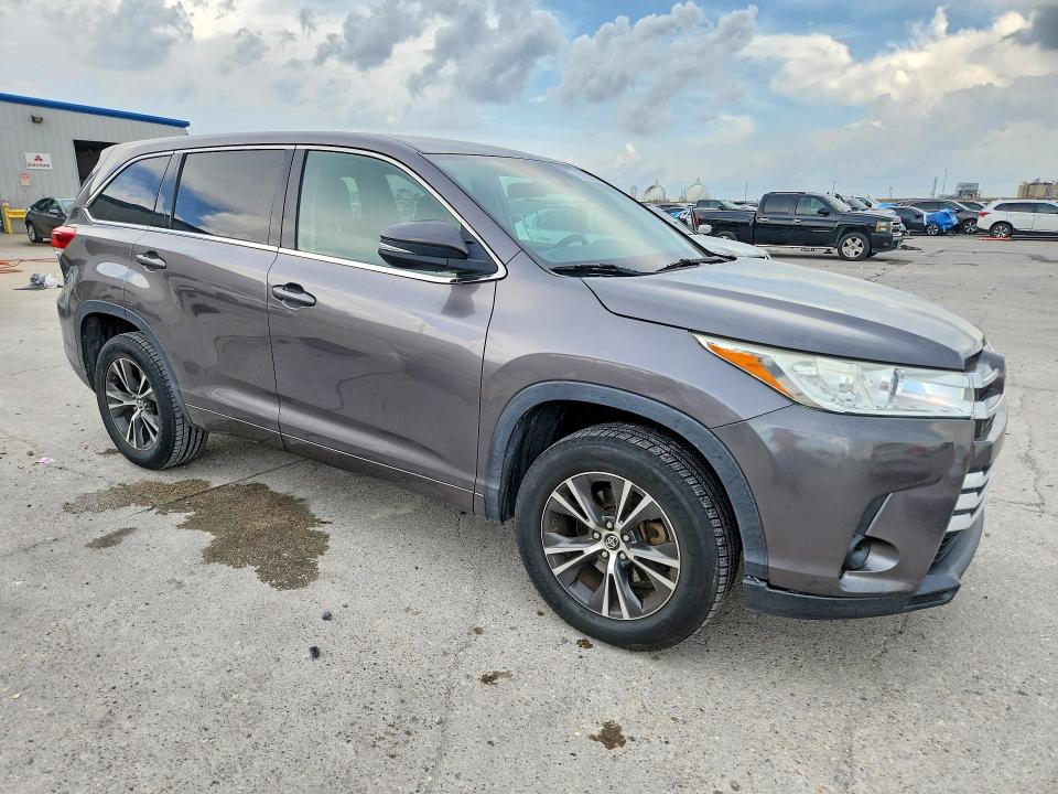 Photo 4 from auction – 2018 TOYOTA HIGHLANDER with VIN 5TDZZRFH8JS243181
