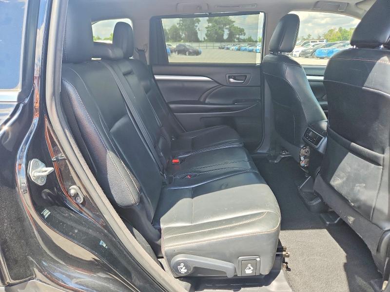 Photo 11 from auction – 2018 TOYOTA HIGHLANDER with VIN 5TDJZRFH8JS903023