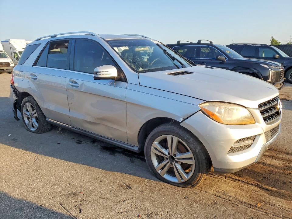 Photo 4 from auction – 2015 MERCEDES-BENZ ML with VIN 4JGDA5JB2FA464000