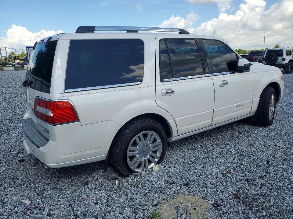 Photo 3 from auction – 2012 LINCOLN NAVIGATOR with VIN 5LMJJ2J58CEL00618