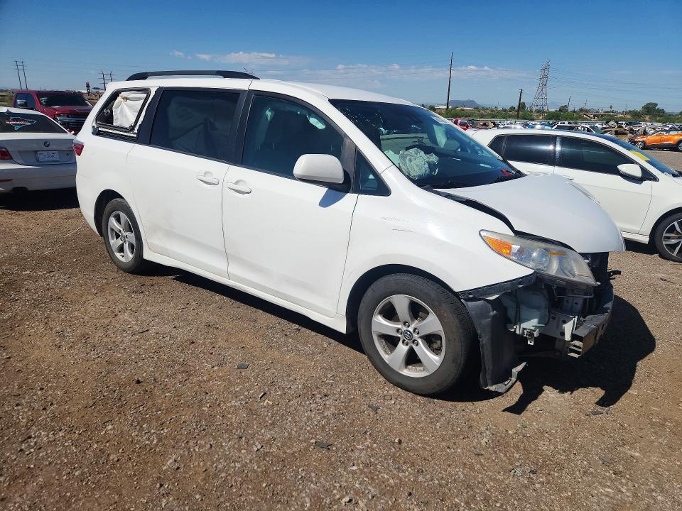 Zdjęcie 4 z aukcji – 2018 TOYOTA SIENNA z VIN 5TDKZ3DC3JS925357