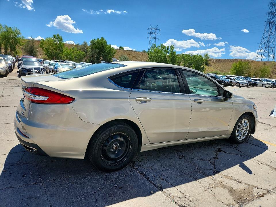 Photo 3 from auction – 2019 FORD FUSION with VIN 3FA6P0T99KR251236