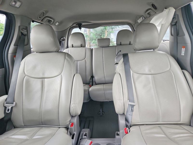 Photo 10 from auction – 2018 TOYOTA SIENNA with VIN 5TDKZ3DC3JS901088