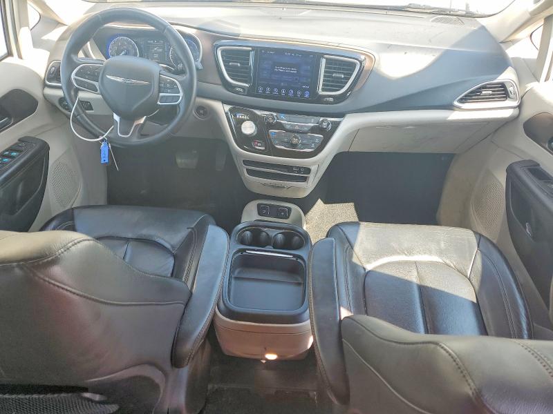 Photo 8 from auction – 2017 CHRYSLER PACIFICA with VIN 2C4RC1BG8HR583529