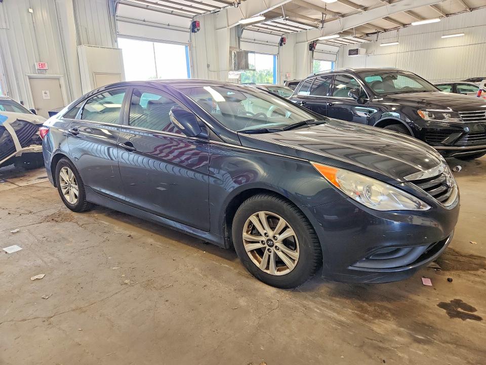 Photo 4 from auction – 2014 HYUNDAI SONATA with VIN 5NPEB4AC9EH942767