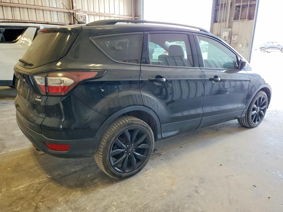 Photo 3 from auction – 2017 FORD ESCAPE with VIN 1FMCU0GD3HUD10038