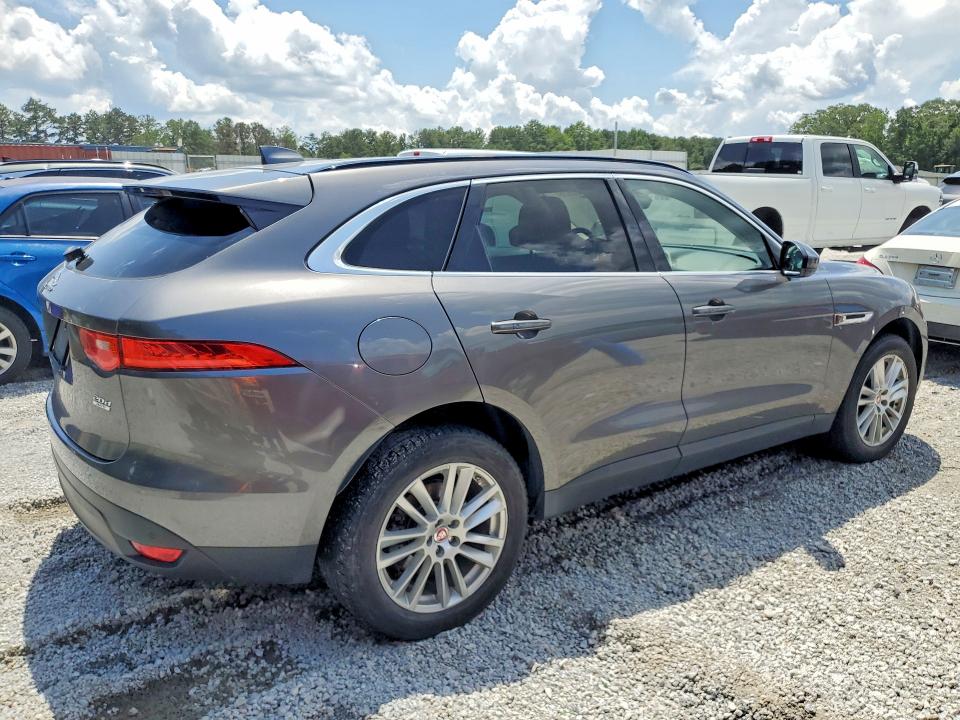 Photo 3 from auction – 2017 JAGUAR F-PACE with VIN SADCK2BN0HA095021