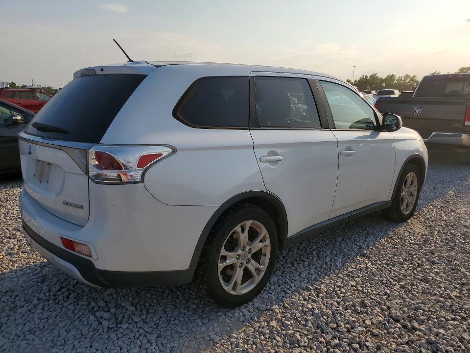 Foto 3 de la subasta – 2015 MITSUBISHI OUTLANDER con VIN JA4AD3A33FZ003282
