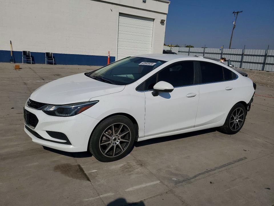 CHEVROLET CRUZE 2017 с VIN 1G1BE5SM0H7228552 - Снимка от търг