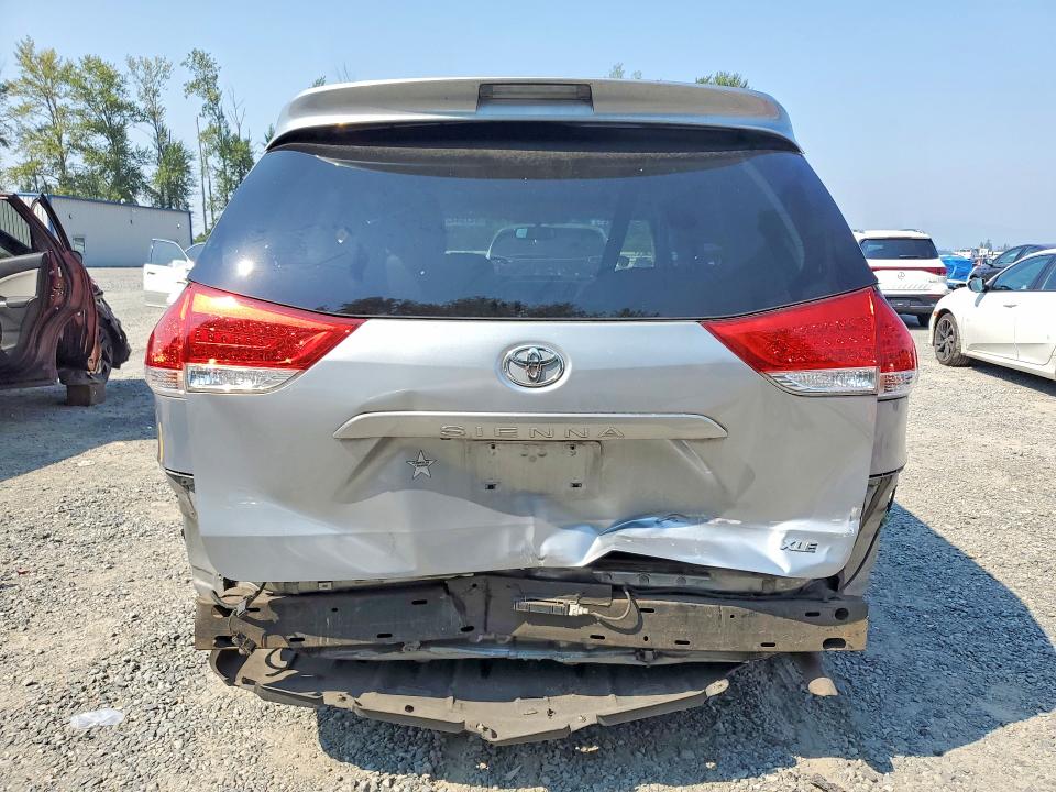 Photo 6 from auction – 2014 TOYOTA SIENNA with VIN 5TDYK3DC3ES463550