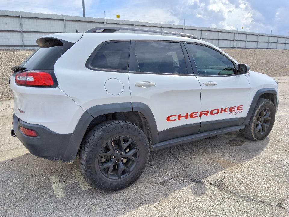 Photo 3 from auction – 2016 JEEP CHEROKEE with VIN 1C4PJMBS2GW215212