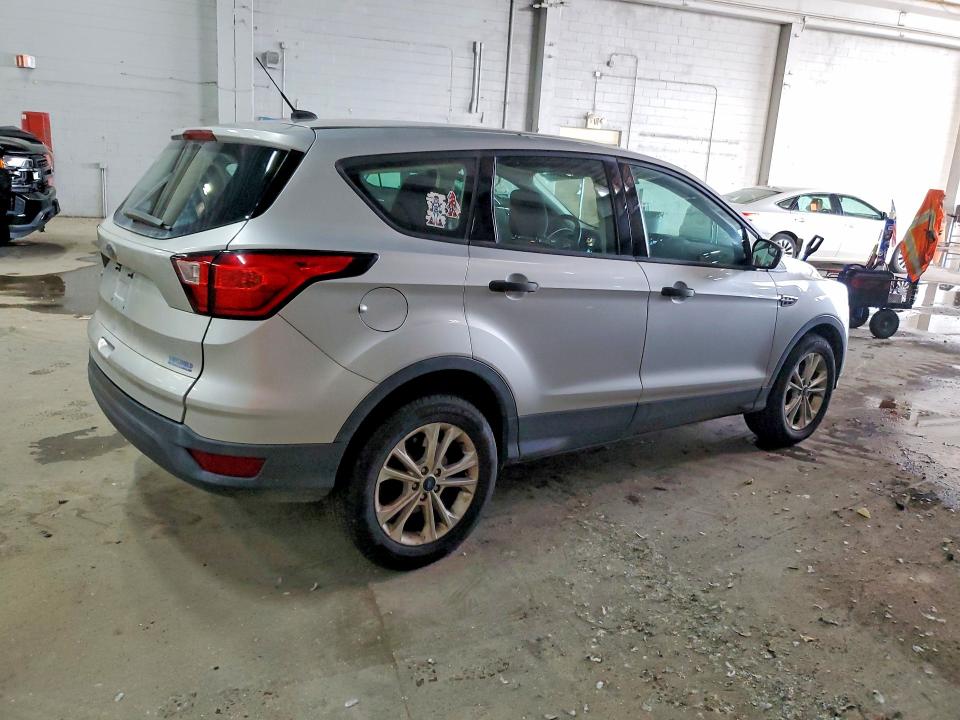 Photo 3 from auction – 2019 FORD ESCAPE with VIN 1FMCU0F73KUA88314