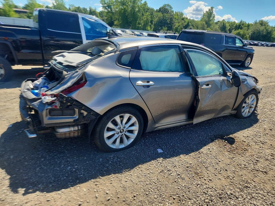 Photo 3 from auction – 2016 KIA OPTIMA with VIN 5XXGU4L37GG013059