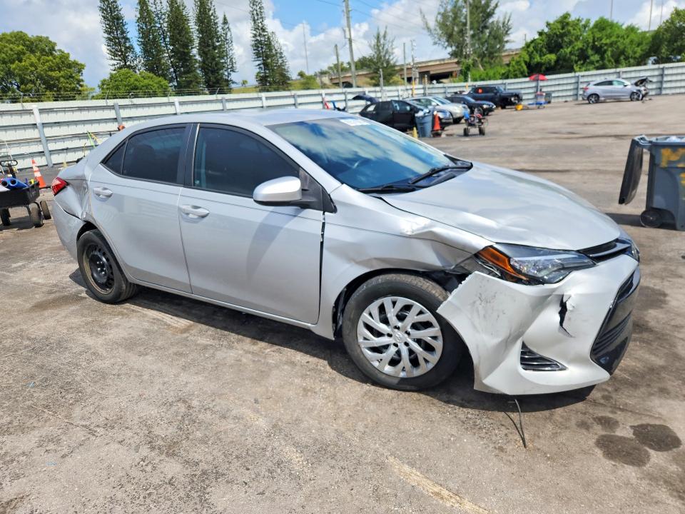 Photo 4 from auction – 2017 TOYOTA COROLLA with VIN 5YFBURHE9HP695548