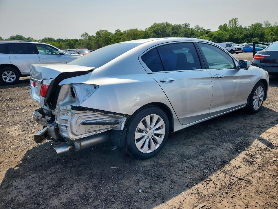 Photo 3 from auction – 2015 HONDA ACCORD with VIN 1HGCR2F72FA051572
