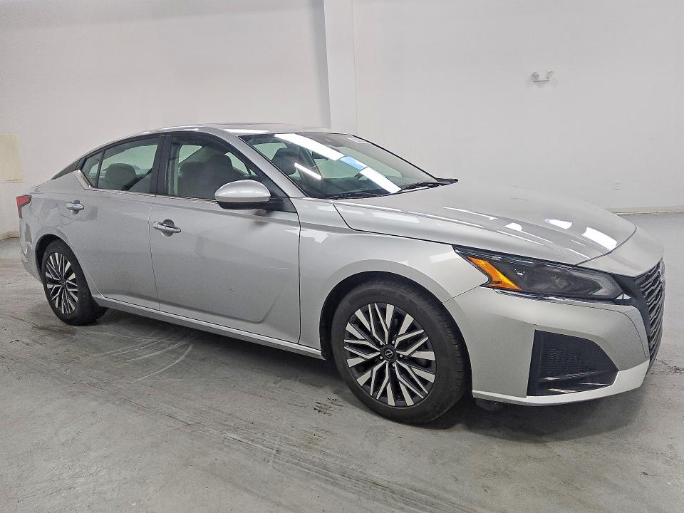 Photo 4 from auction – 2023 NISSAN ALTIMA with VIN 1N4BL4DVXPN320829