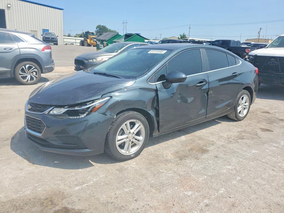 CHEVROLET CRUZE 2018 with VIN 1G1BE5SM7J7176181 - Photo from auction