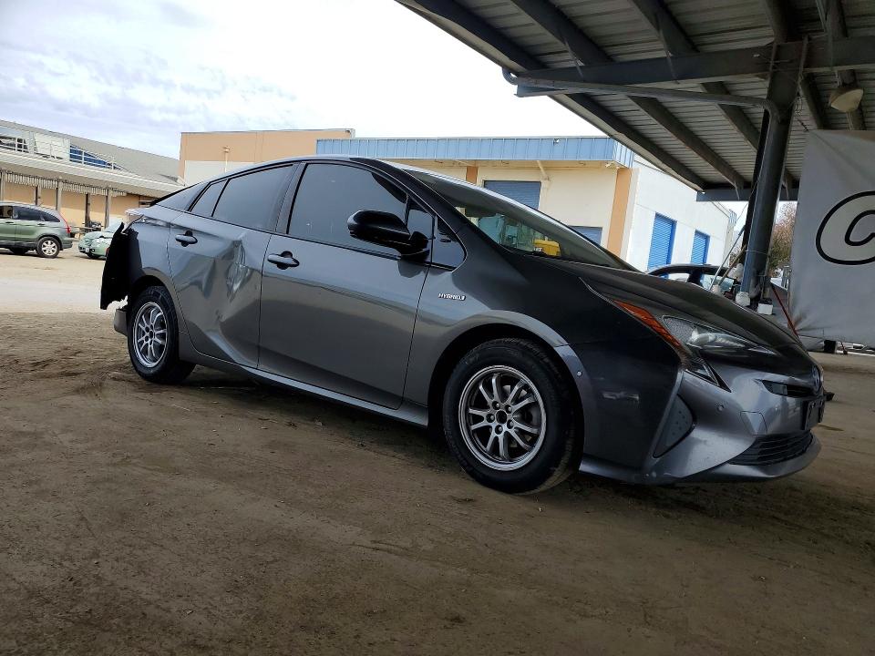Photo 4 from auction – 2018 TOYOTA PRIUS with VIN JTDKBRFU7J3076395