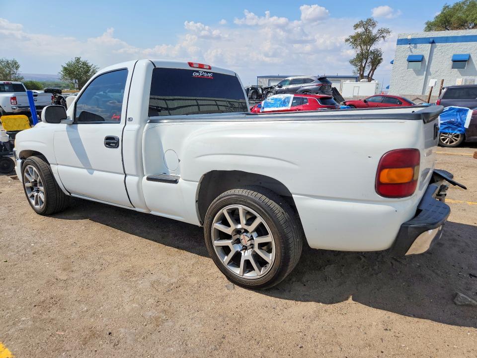 Photo 2 from auction – 2001 CHEVROLET SILVERADO with VIN 1GCEC14V71Z133053