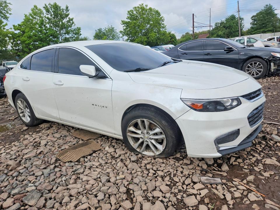 Photo 4 from auction – 2017 CHEVROLET MALIBU with VIN 1G1ZE5ST0HF165741