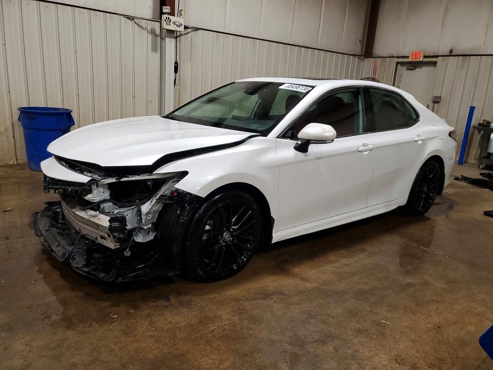 Photo 1 from auction – 2022 TOYOTA CAMRY with VIN 4T1K31AK1NU582935