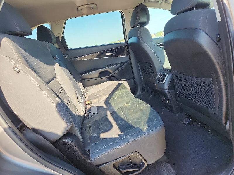 Photo 11 from auction – 2016 KIA SORENTO with VIN 5XYPG4A36GG091497