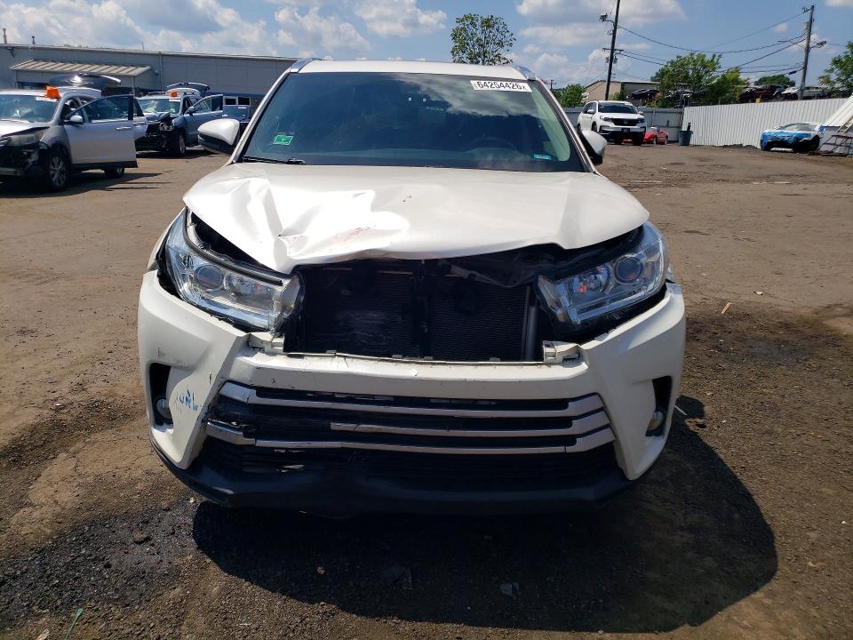 Photo 5 from auction – 2019 TOYOTA HIGHLANDER with VIN 5TDJZRFH8KS594512