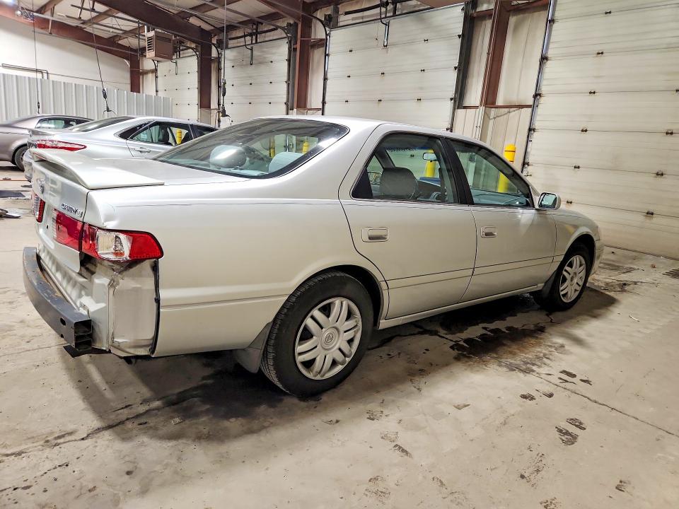 Photo 3 from auction – 2000 TOYOTA CAMRY with VIN 4T1BG28K2YU689755