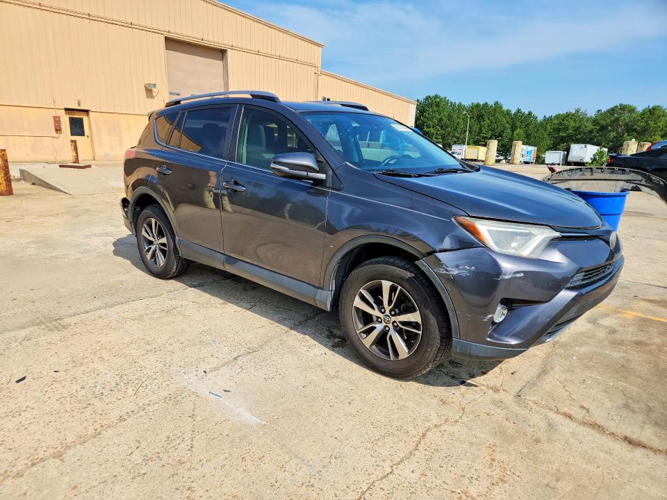 Photo 4 from auction – 2018 TOYOTA RAV4 with VIN JTMWFREV6JJ153303