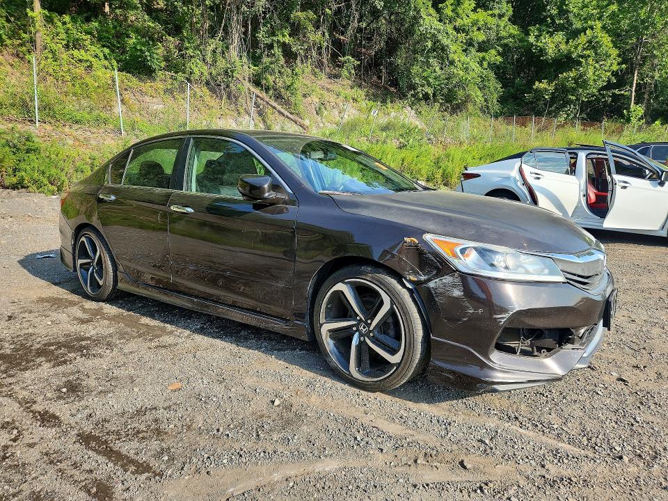Photo 4 from auction – 2016 HONDA ACCORD with VIN 1HGCR2F88GA140394