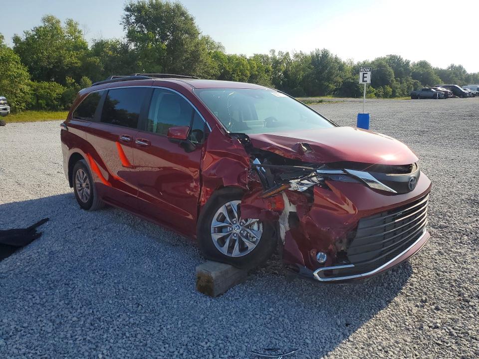 Photo 4 from auction – 2022 TOYOTA SIENNA with VIN 5TDYRKEC5NS077782