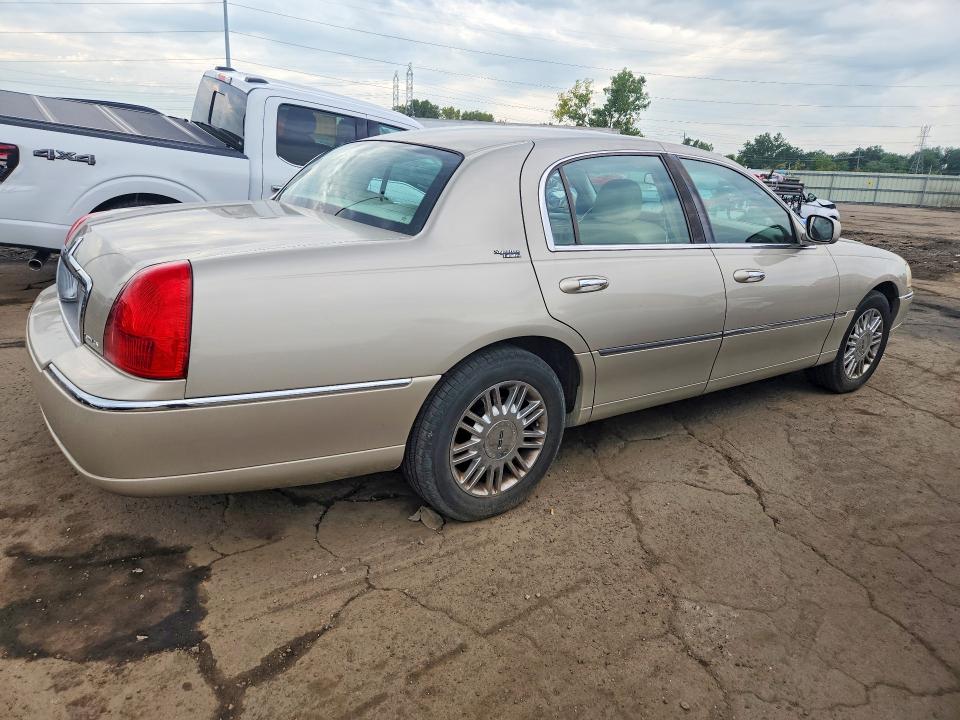 Photo 3 from auction – 2008 LINCOLN TOWN CAR with VIN 2LNHM82V58X663684