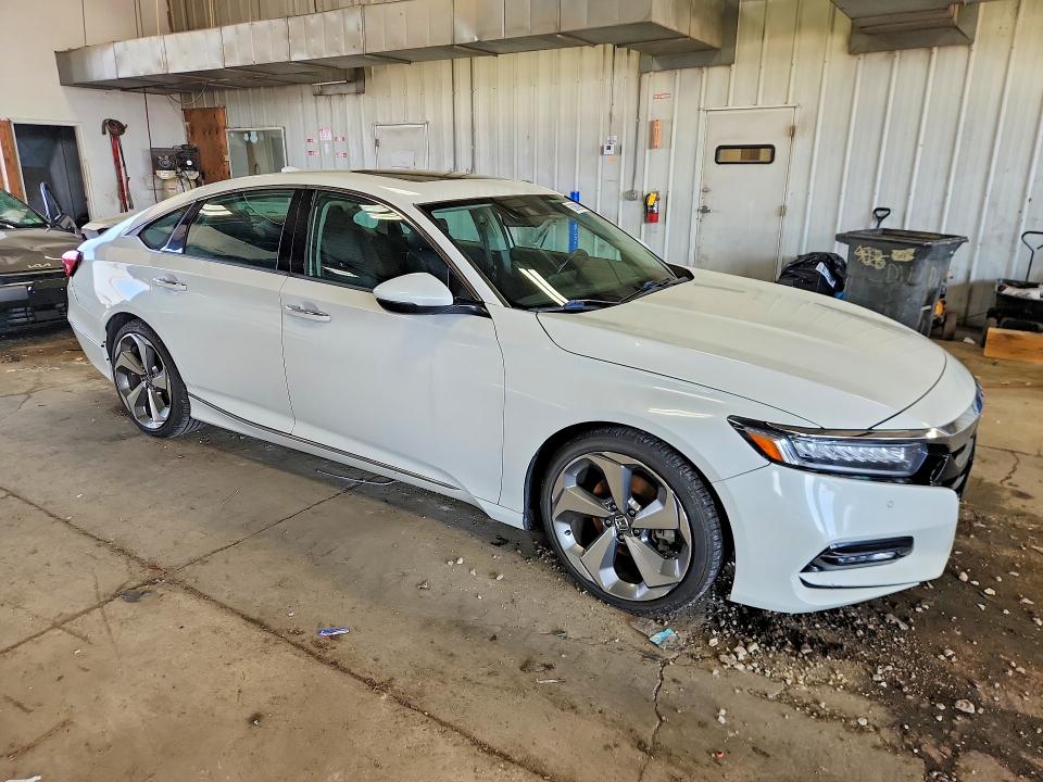 Photo 4 from auction – 2018 HONDA ACCORD with VIN 1HGCV2F97JA015740