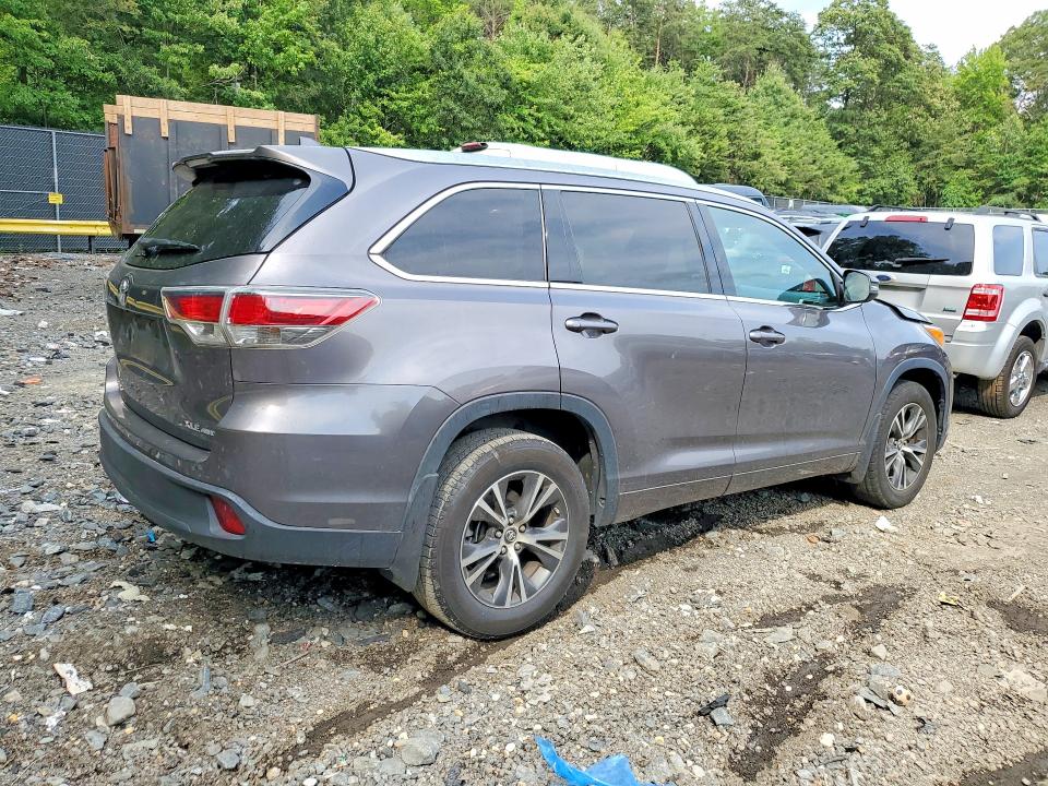 Photo 3 from auction – 2016 TOYOTA HIGHLANDER with VIN 5TDJKRFHXGS335306