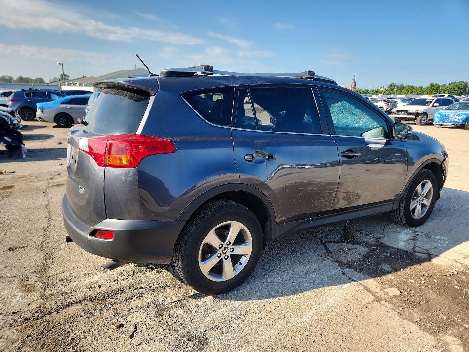 Photo 3 from auction – 2015 TOYOTA RAV4 with VIN JTMRFREV8FD131662