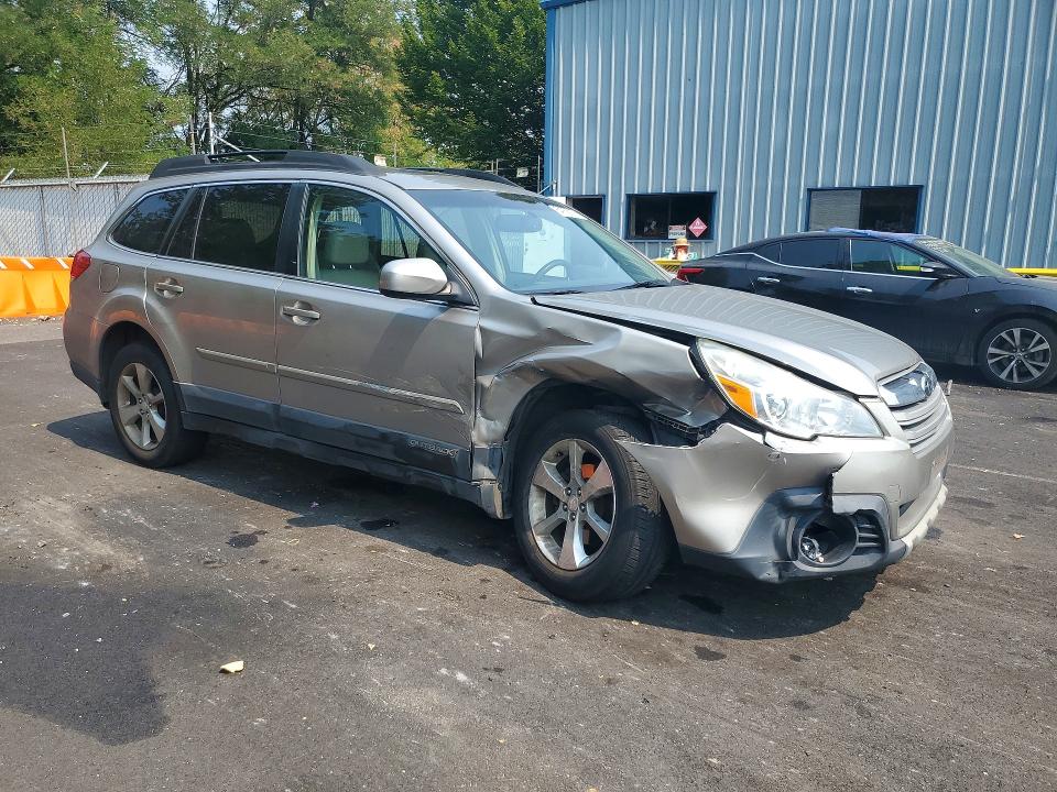 Photo 4 from auction – 2014 SUBARU OUTBACK with VIN 4S4BRBLC5E3231798