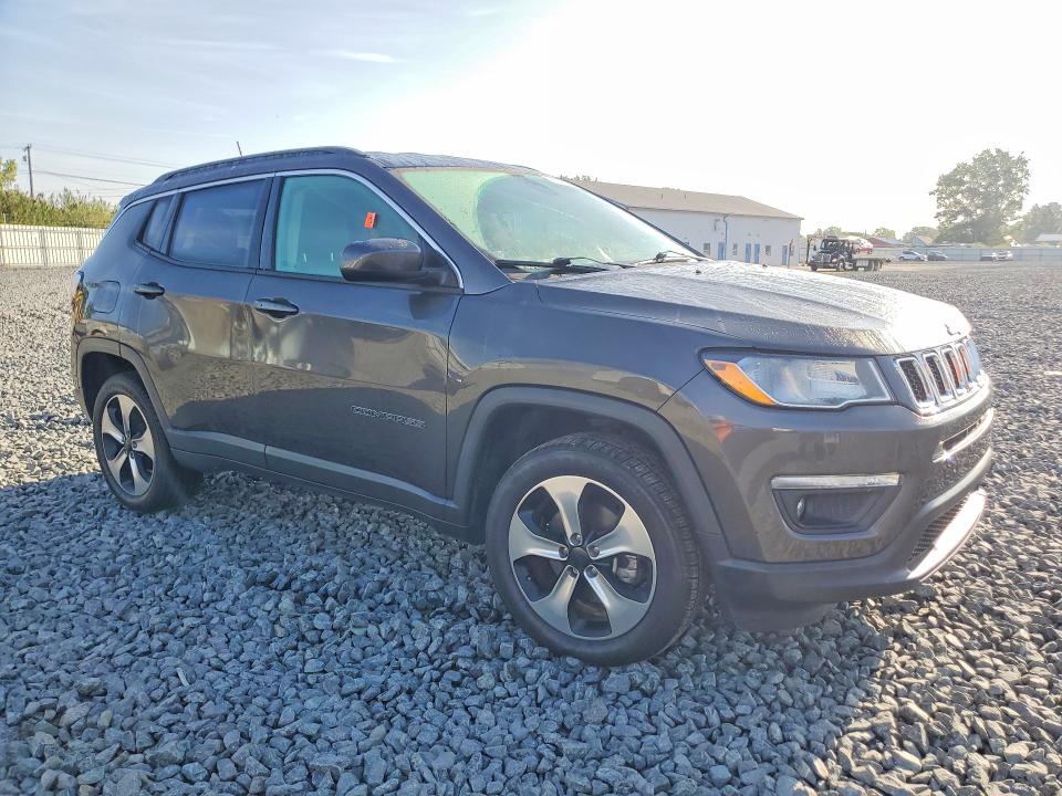 Photo 4 from auction – 2017 JEEP COMPASS with VIN 3C4NJDBBXHT641440
